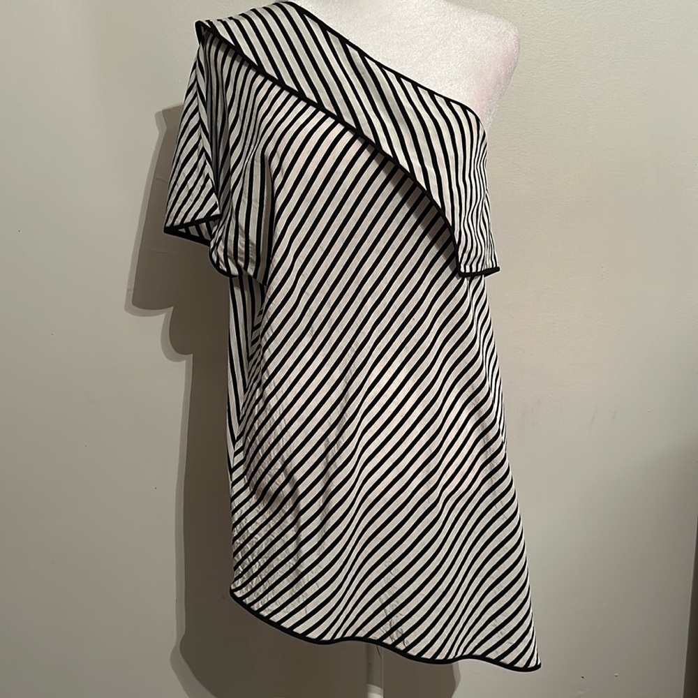 Diane Von Furstenberg Silk Top Size 12.